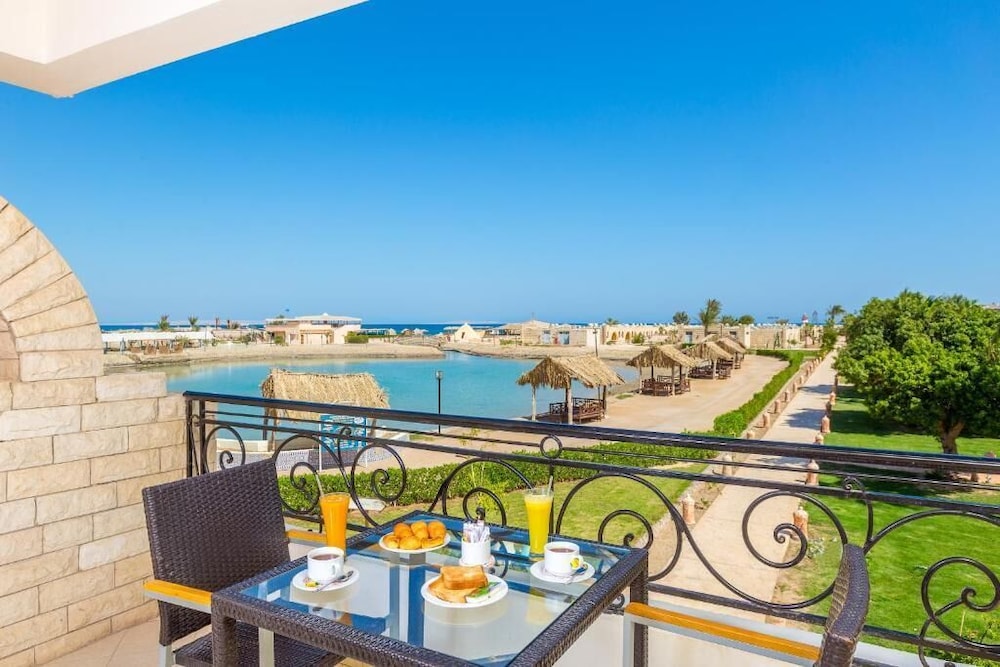 Aladdin Beach Resort 20/33