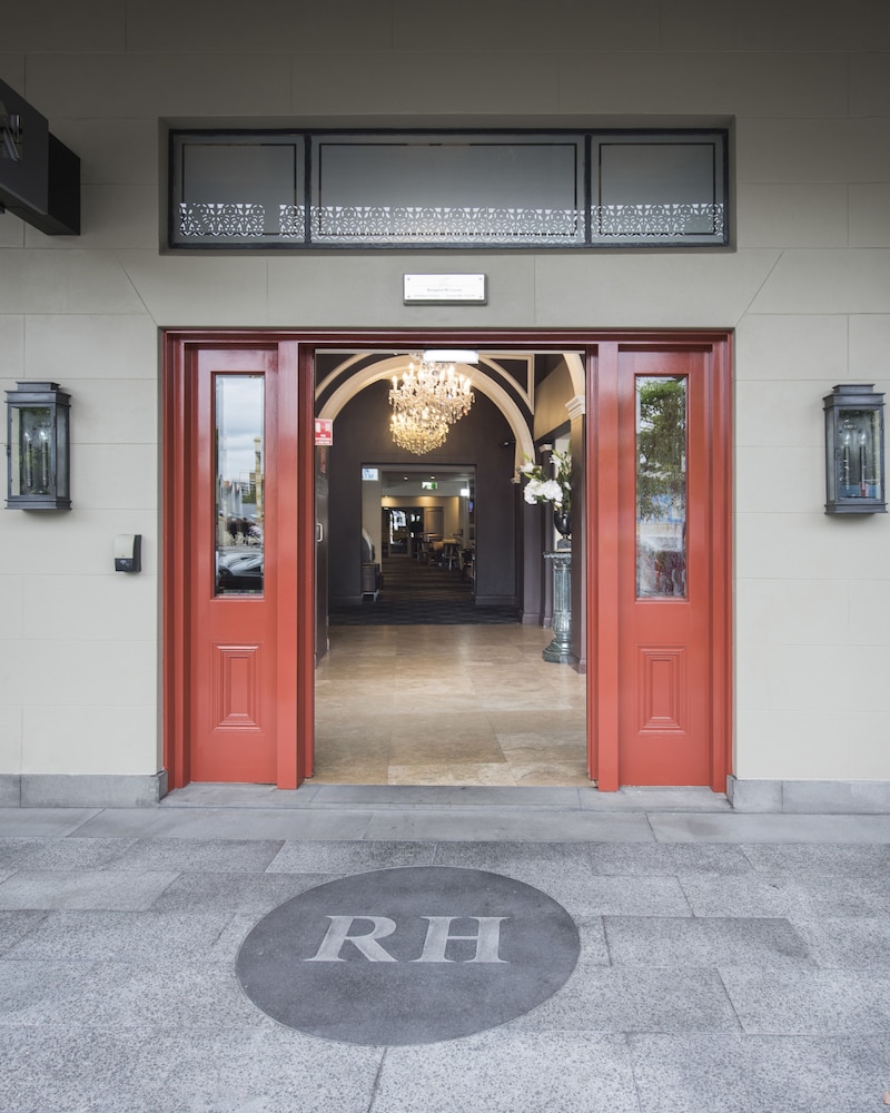 Royal Hotel Randwick 6/70