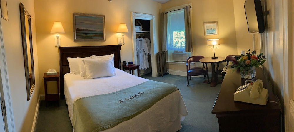 Inn At St John 11/36