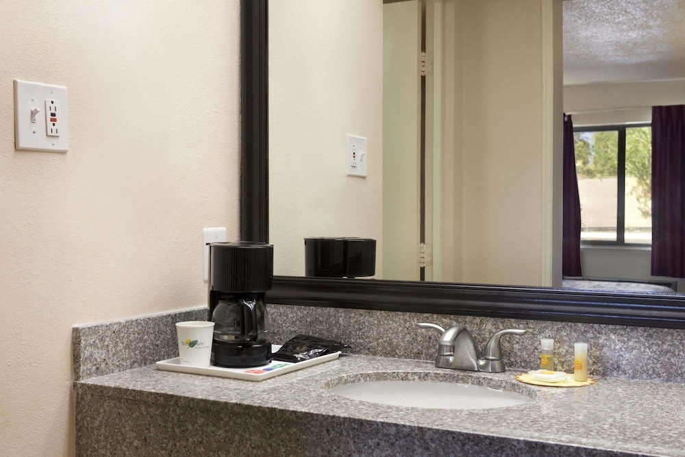 Days Inn by Wyndham Santa Fe New Mexico 23/44