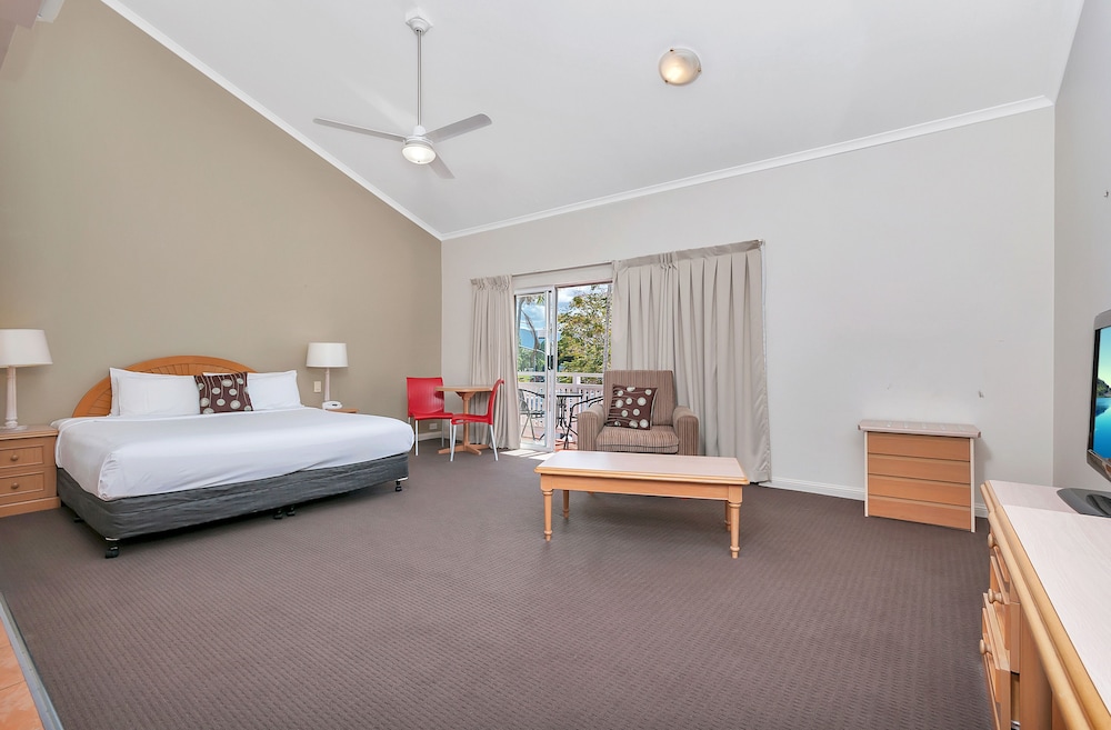 Mercure Cairns 11/64