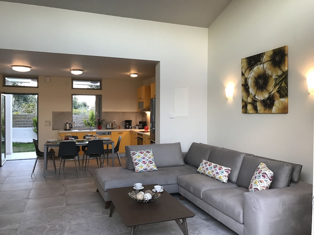 THREE STARS BEACH HOTEL 43/60
