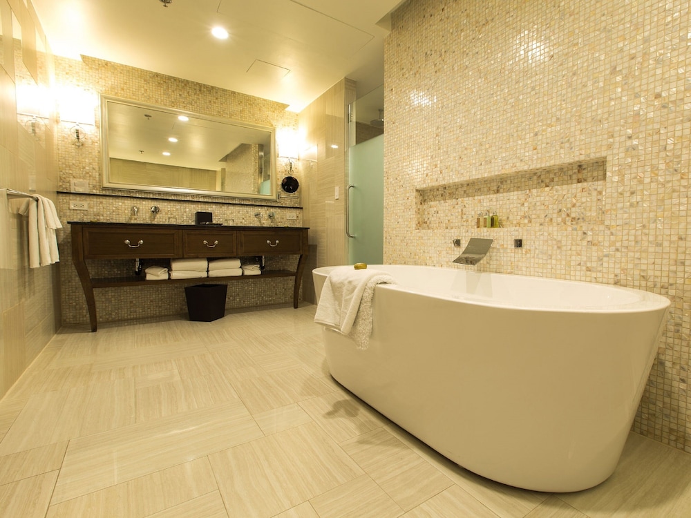 Dusit Thani Guam Resort 8/50