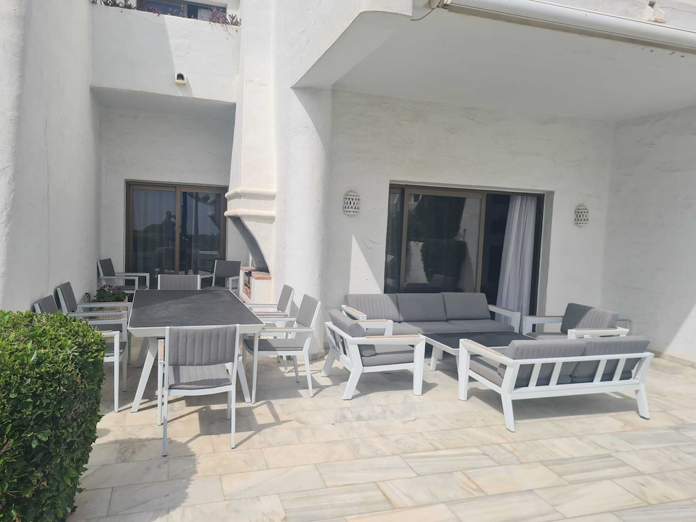 Coral Beach Aparthotel 65/77