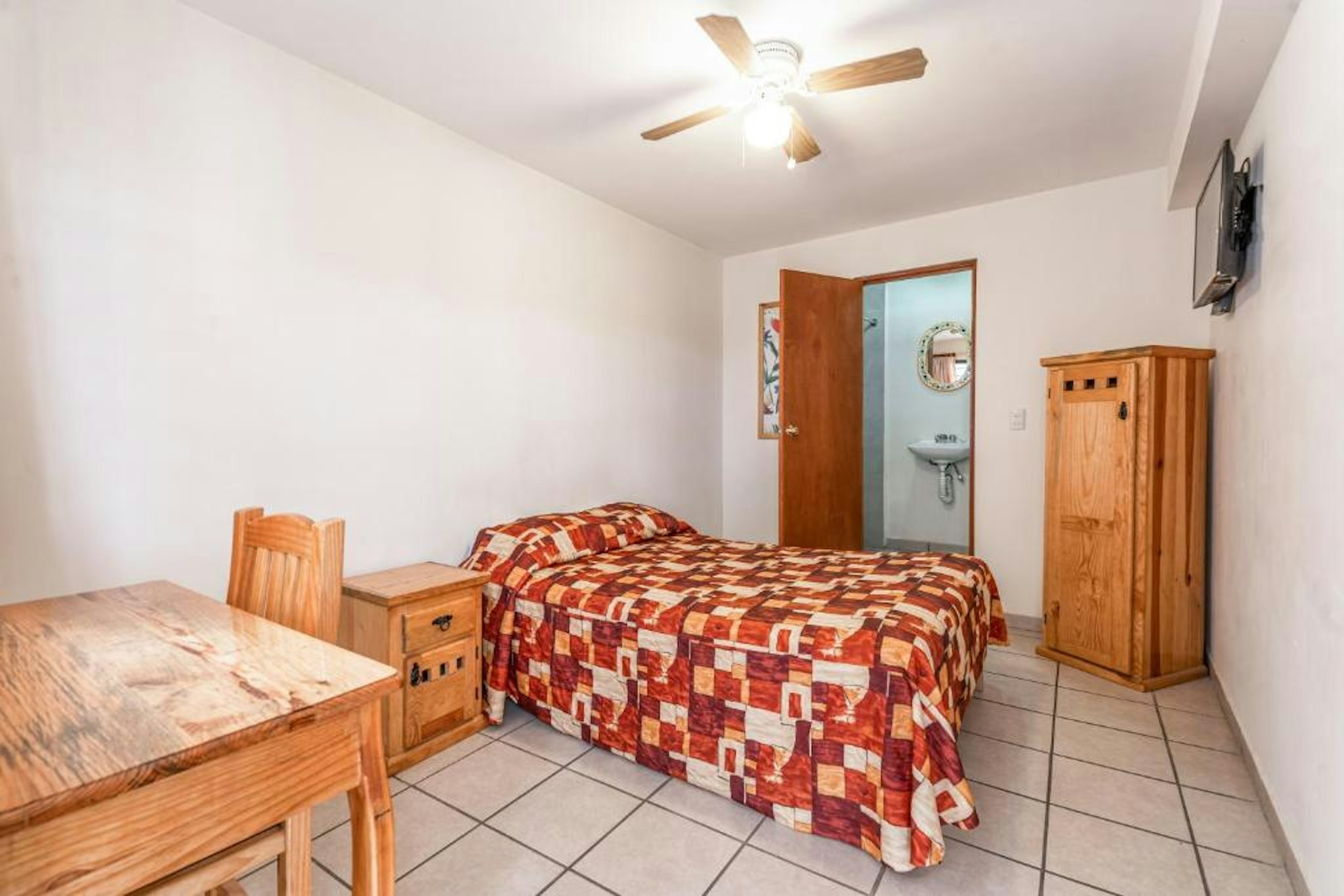 Cinco de Mayo Hotel 7/25