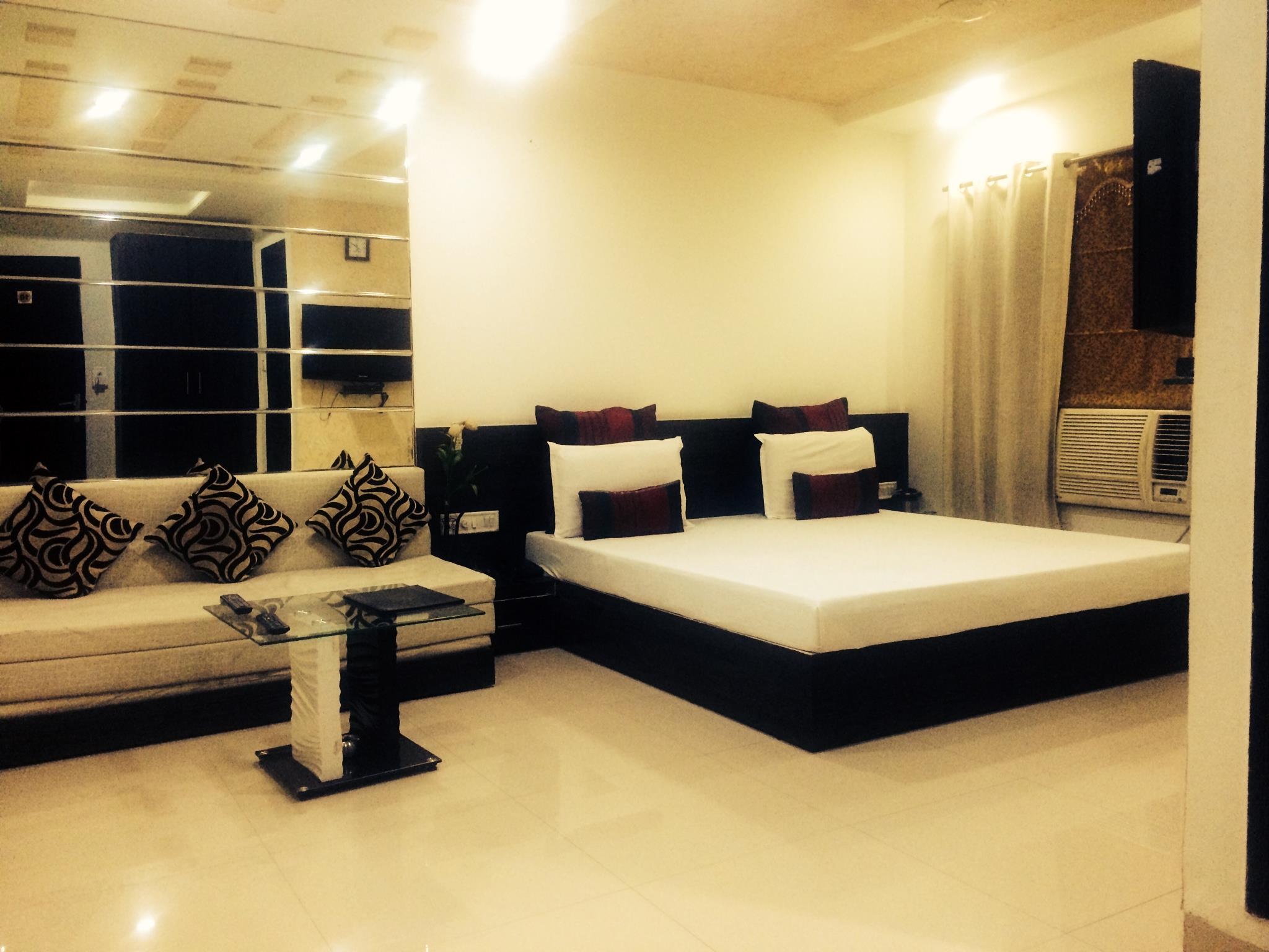 Fabhotel Morya Regency 10/17