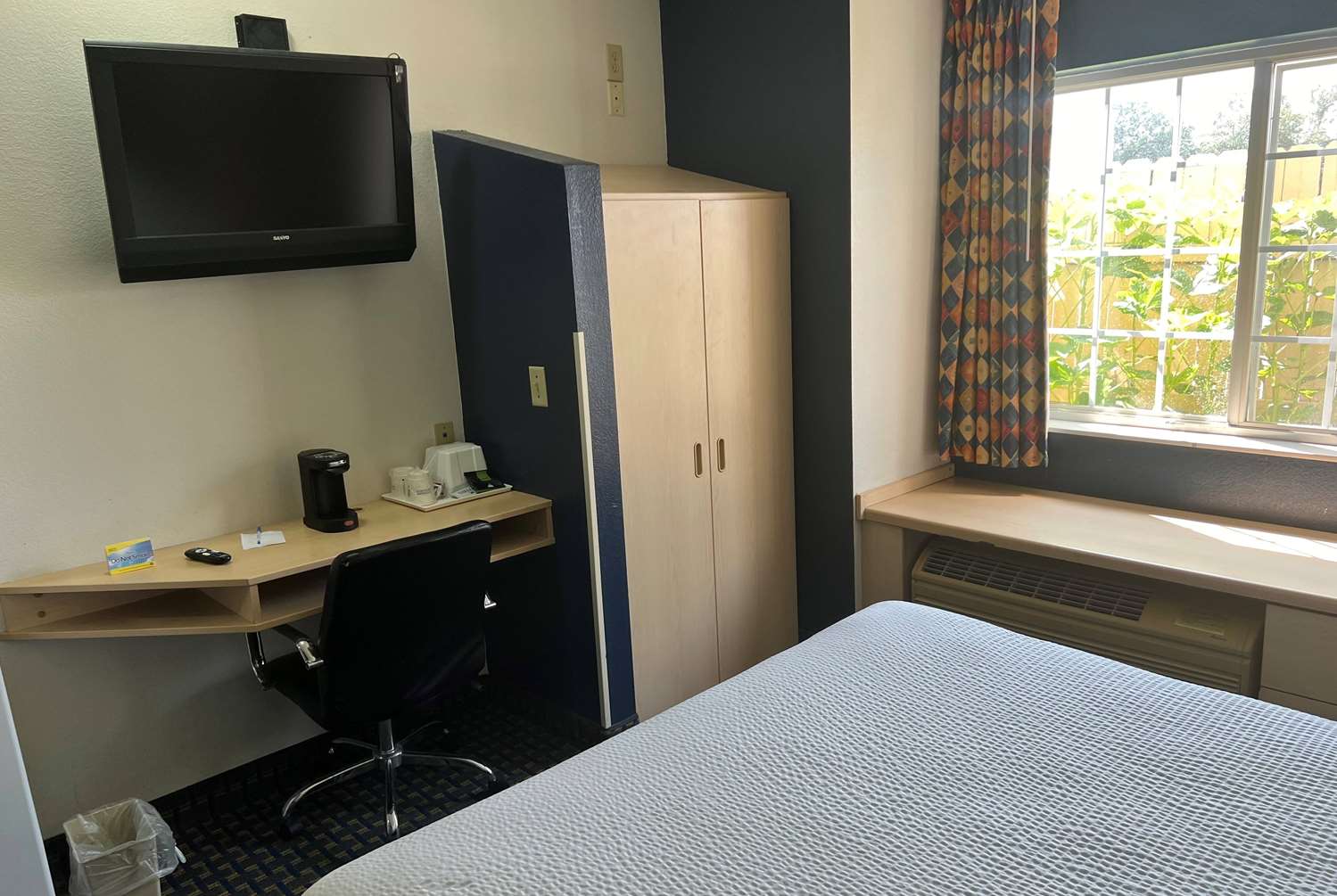Days Inn & Suites By Wyndham Hutchinson 36/42