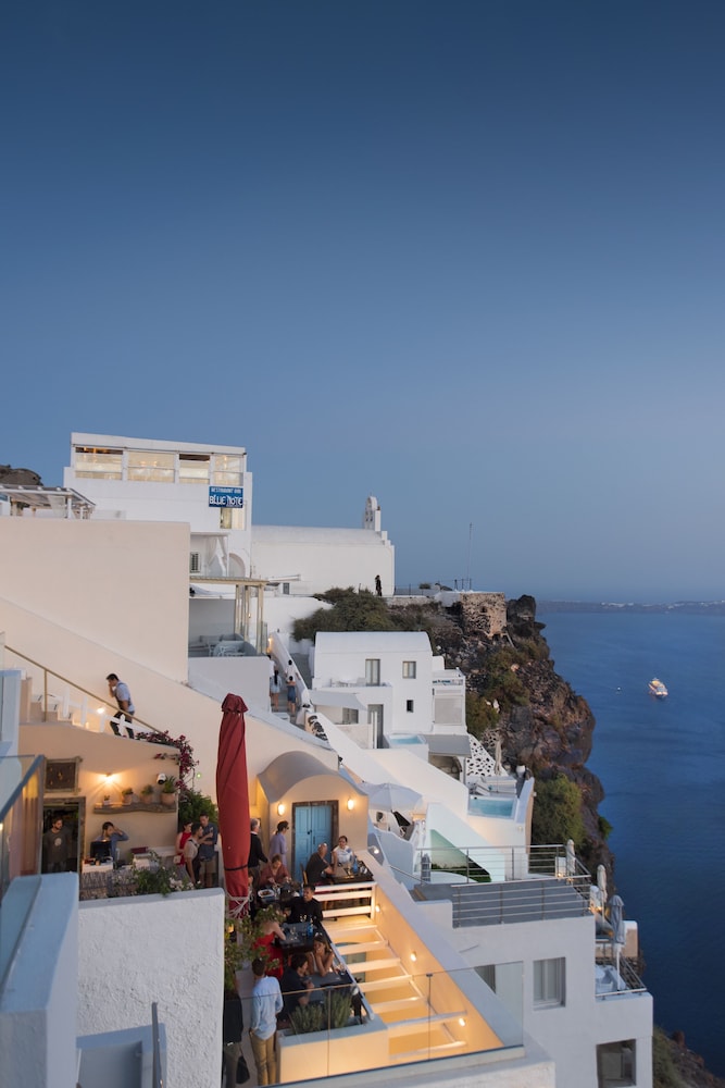 Pearl on the Cliff Santorini 40/50