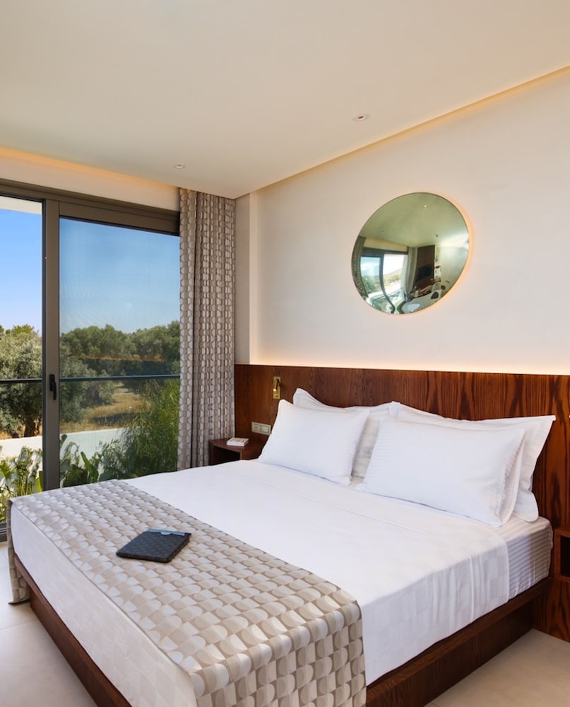 THE XON HOTEL 10/50
