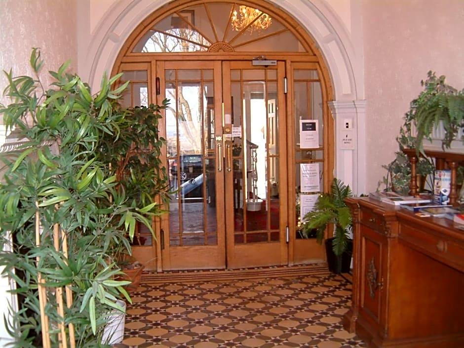 Terrace hotel 4/50