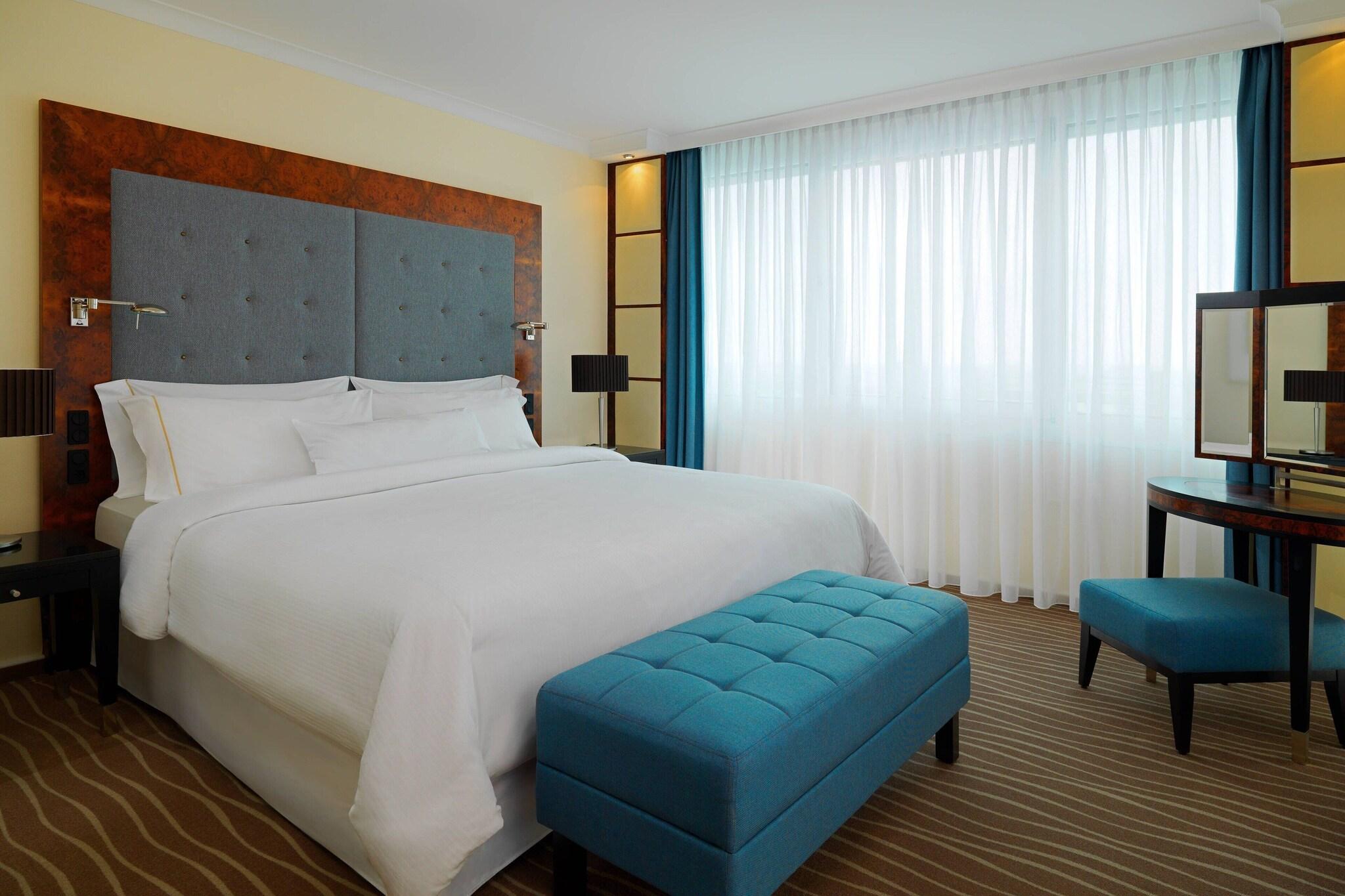 Club, Suite, King Bed