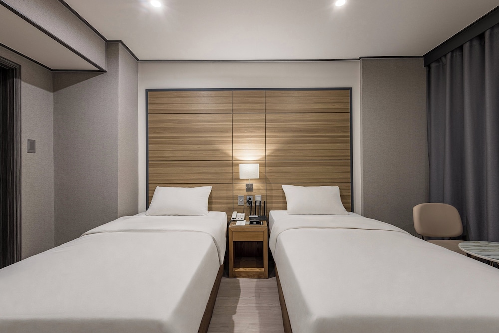(AIR) Superior Twin, Insadong Crown Hotel 8/10
