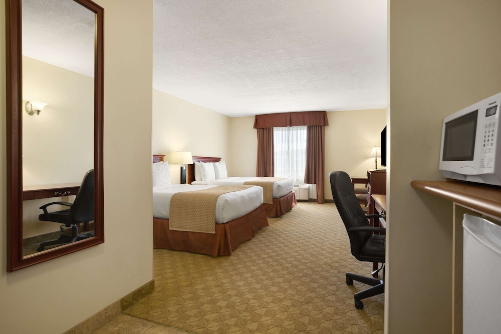 غرفة بسريرين كوين، Days Inn by Wyndham Dawson Creek 6/6