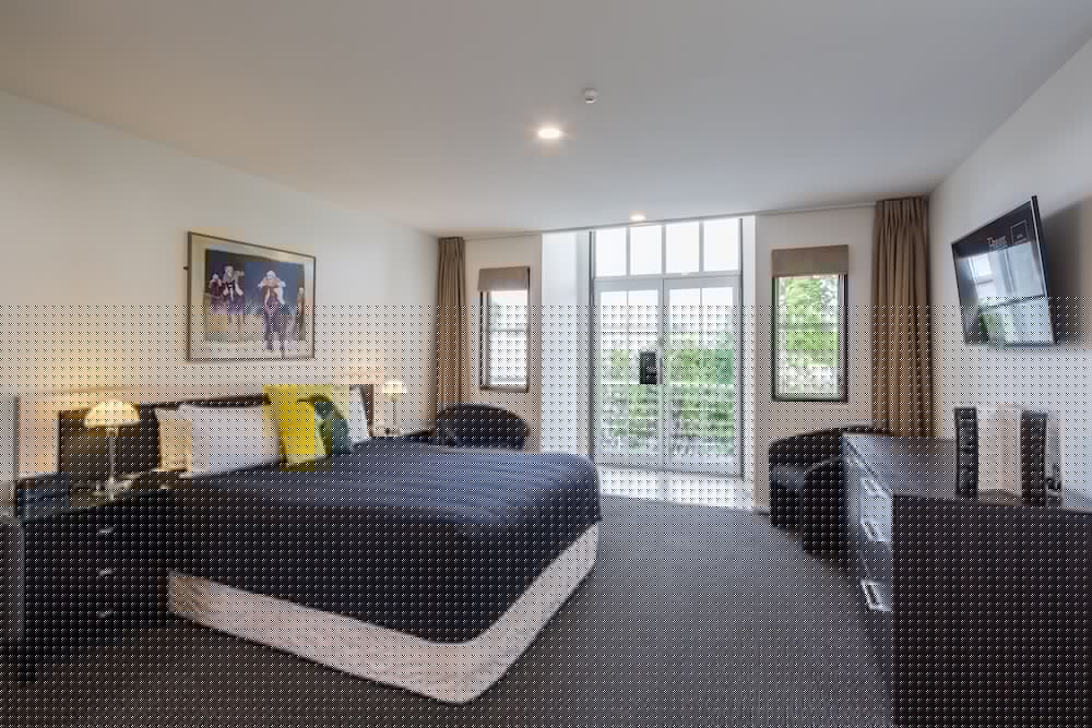 Pavilions Hotel 18/69