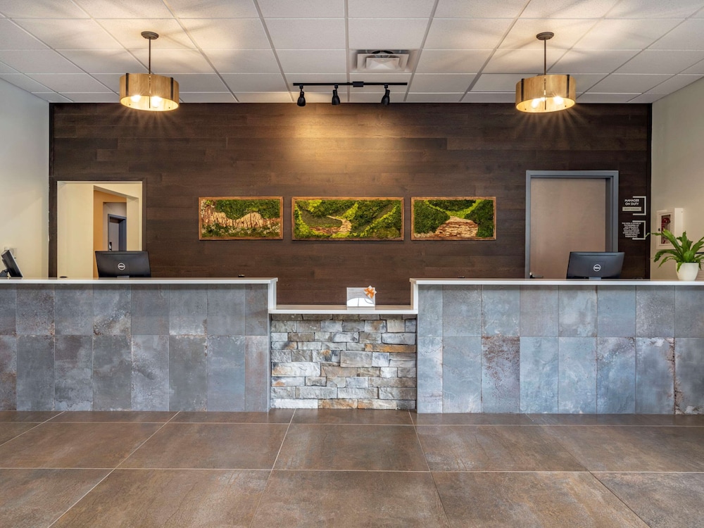 The Cranberry Ascend Hotel Collection 11/65