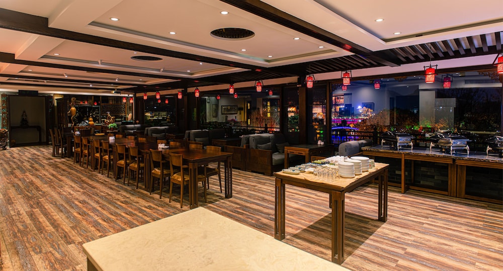 Aroma Tea House 57/70