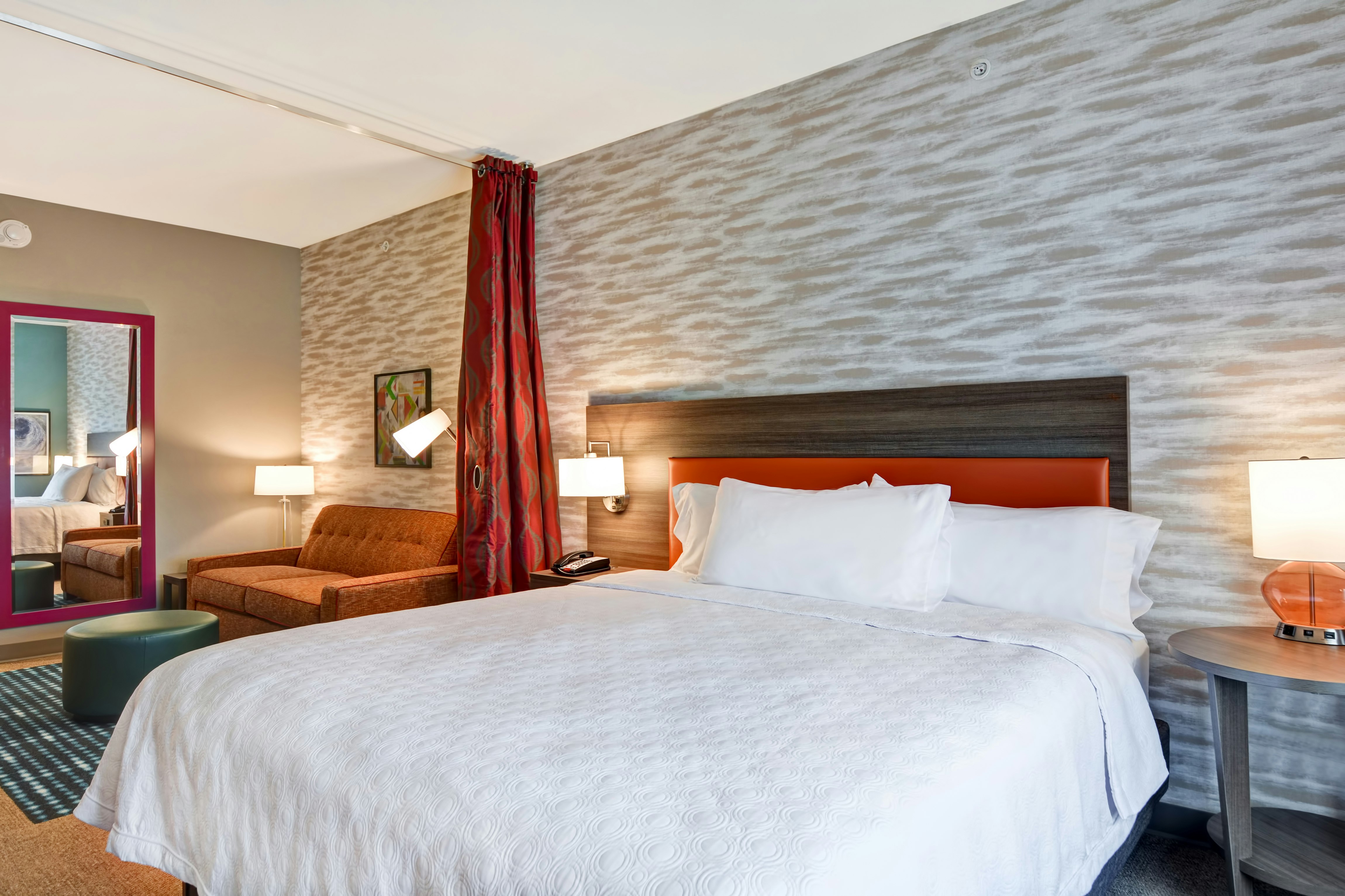 STUDIO, SUITE, KING BED