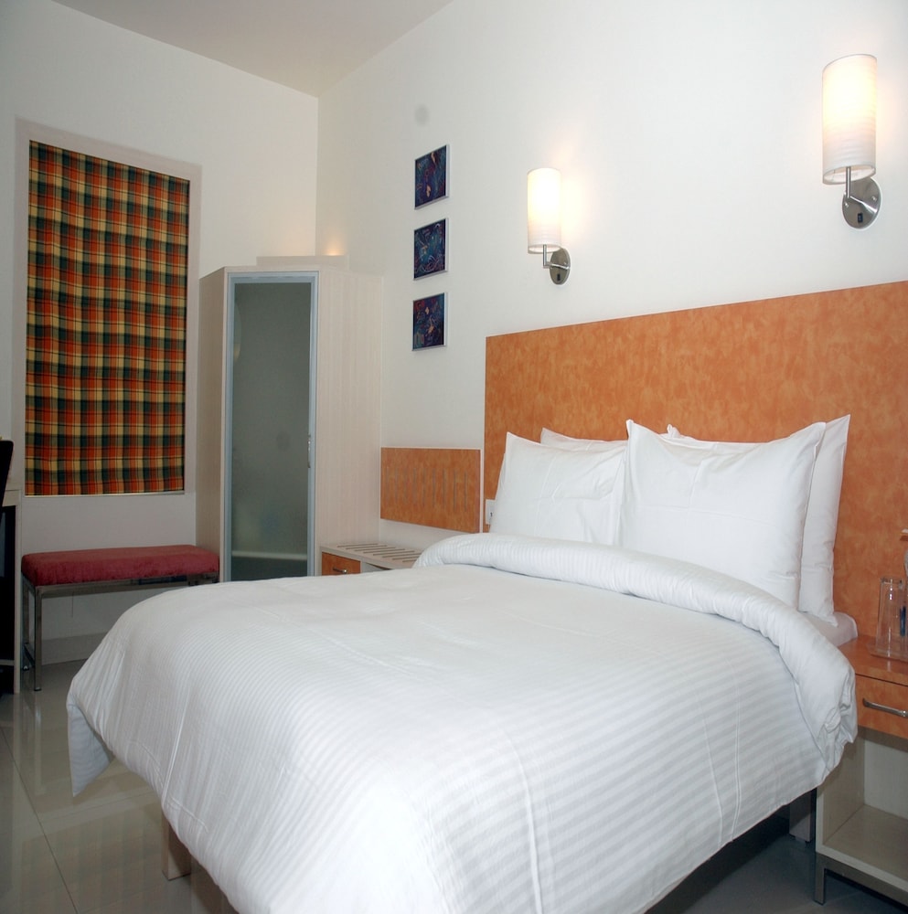 HOMETEL CHANDIGARH 12/45