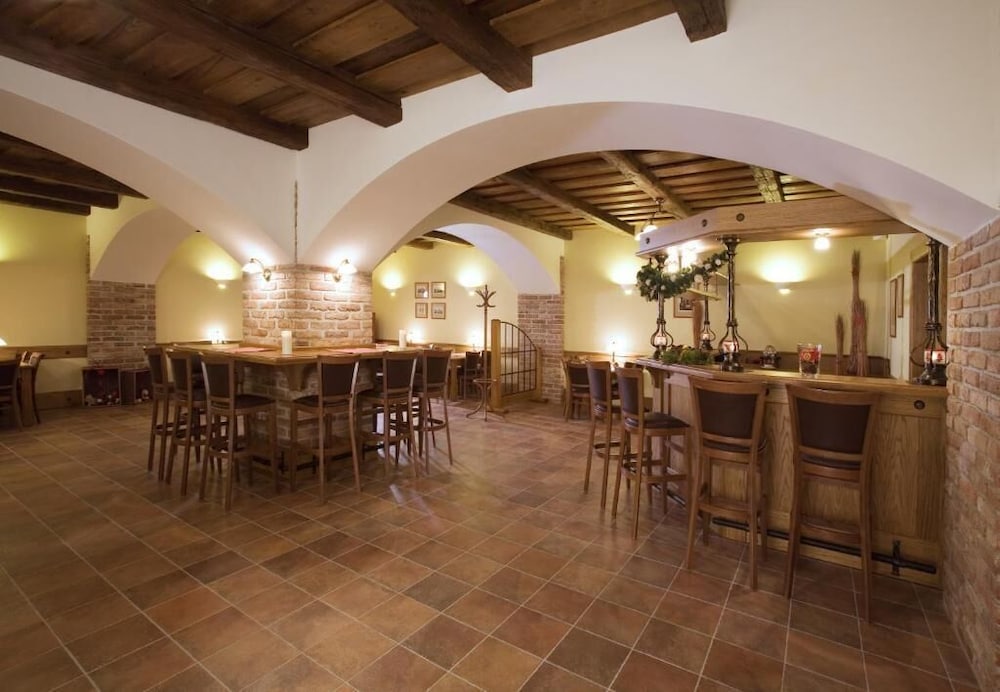 Dolce Villa Hotel 38/57