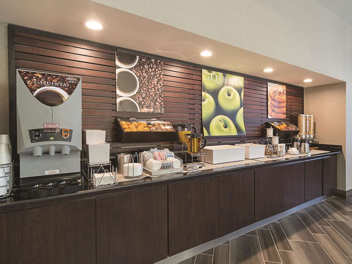 La Quinta Inn And Suites By Wyndham Phoenix Mesa West 11/56
