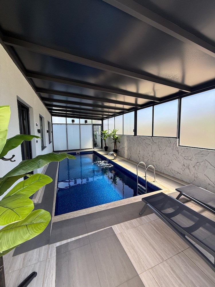 Green Hills Suites 35/60