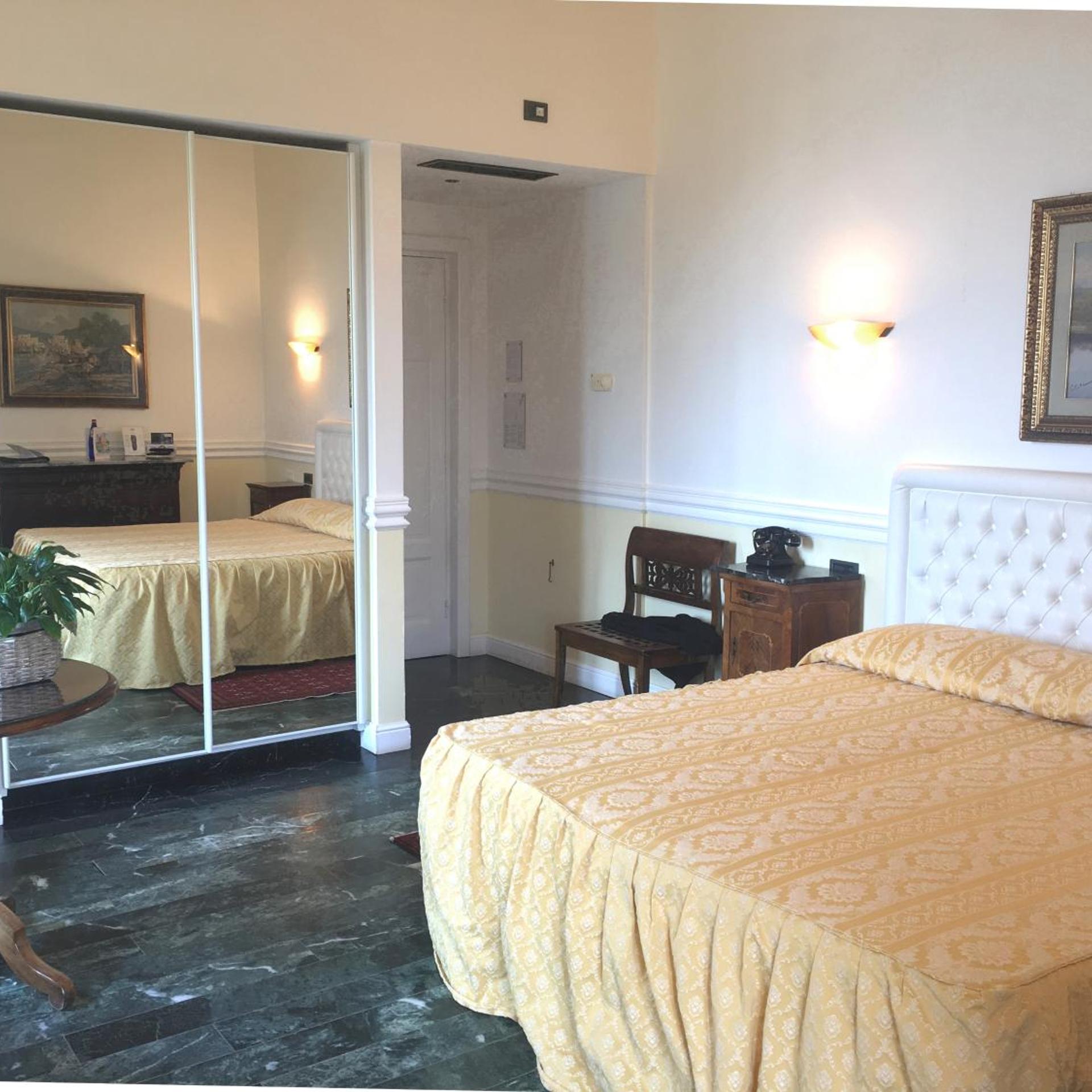 Room, Double Bed, Corner