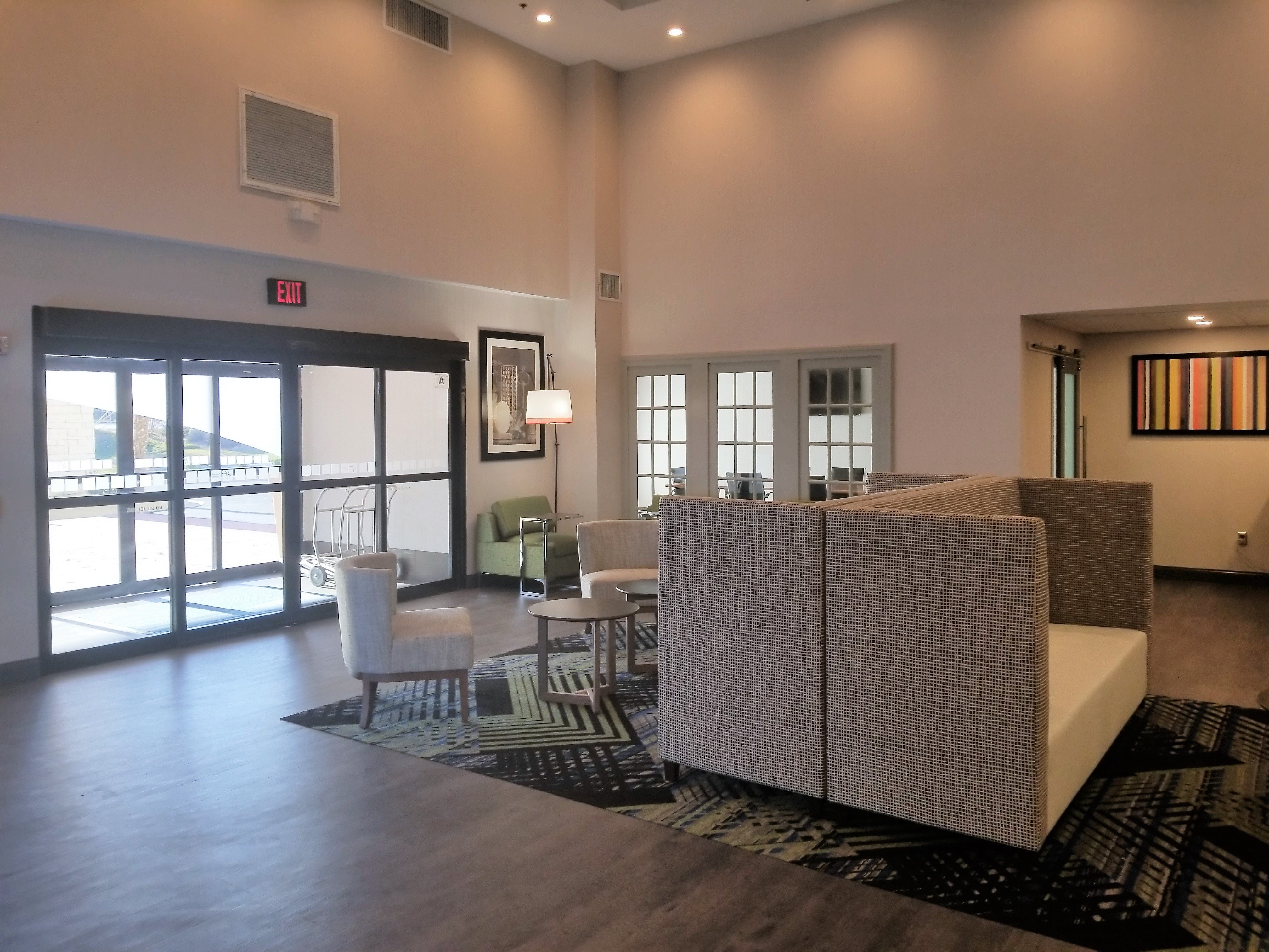 Holiday Inn Express Suites Columbia Two Notch 13/18
