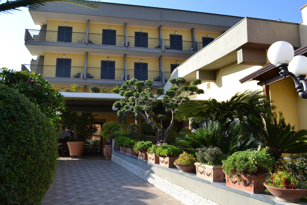 HOTEL RISTORANTE DONATO 12/73