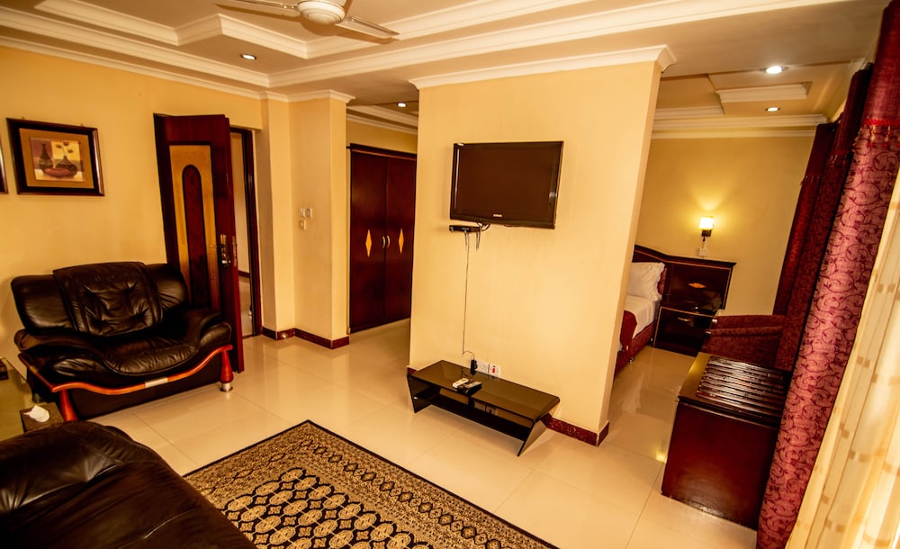 Urban Rose Hotel and Apartment 53/64