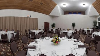 Holiday Inn Express Hotel Suites Latham 59/70