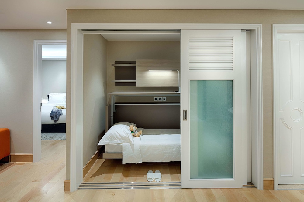 SHERWOOD SUITES 25/74