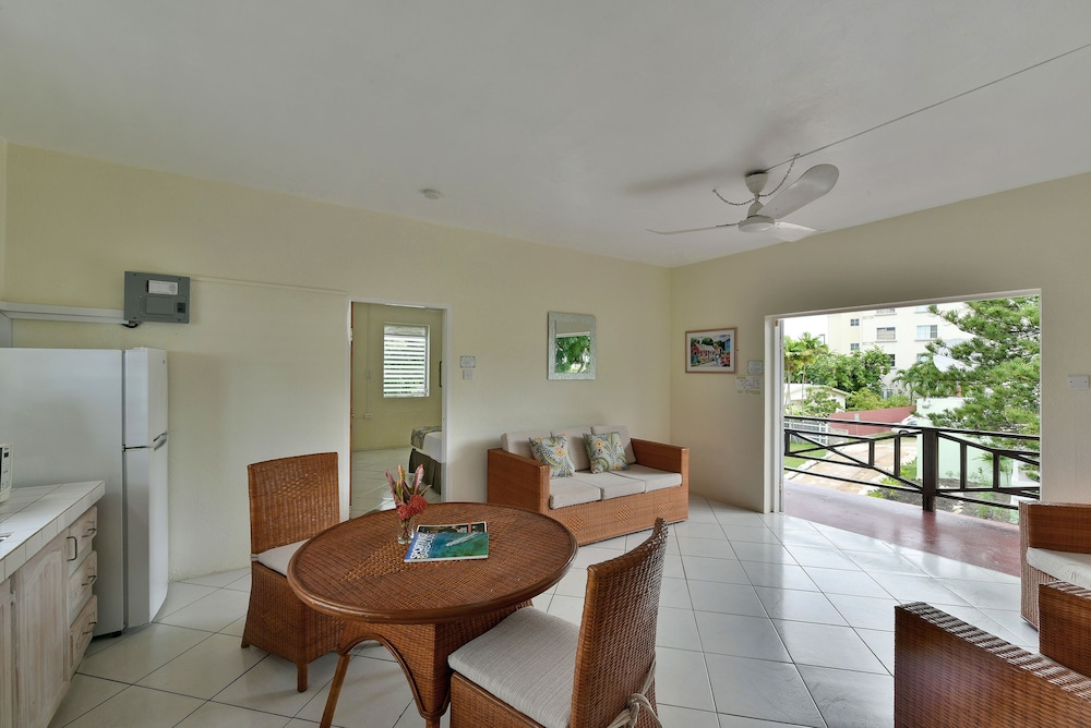 Coconut Court Beach Hotel 26/50