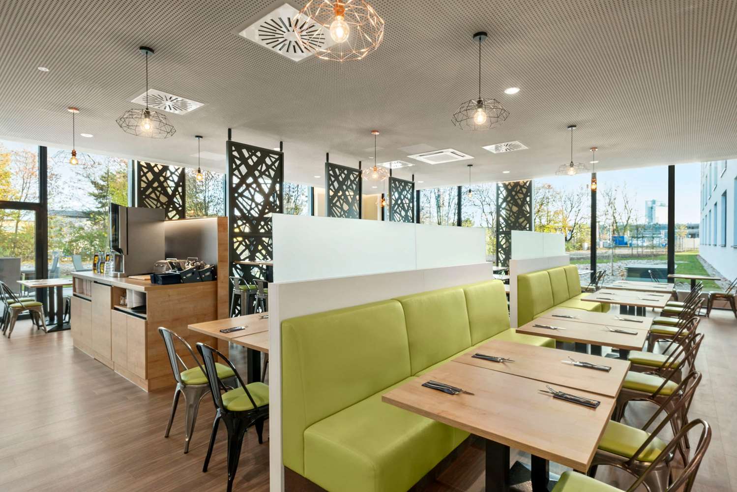 Super 8 by Wyndham Munich City North 17/30