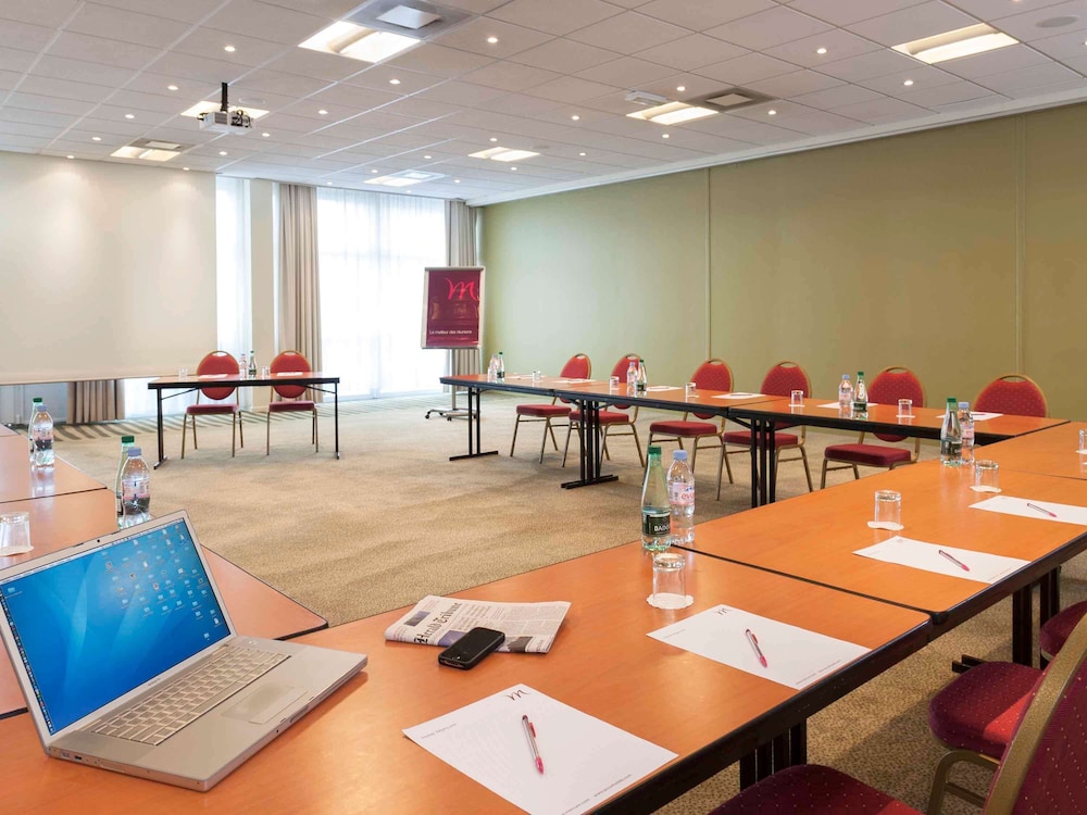 Hotel Mercure Paris Le Bourget 70/74