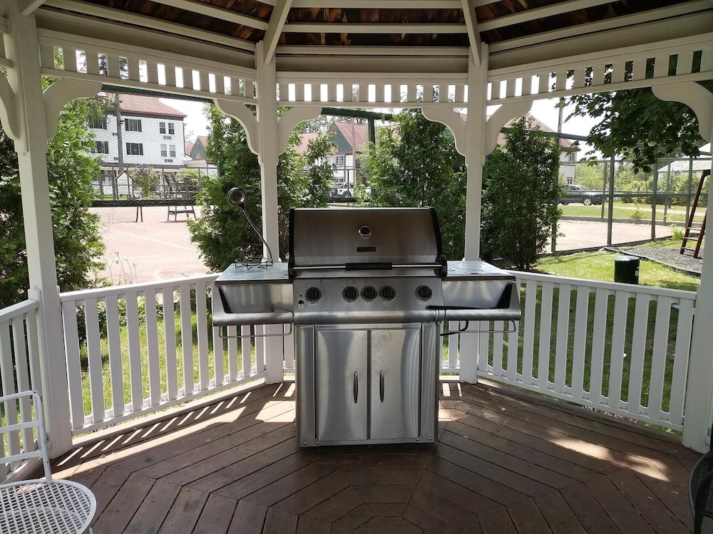 Eastern Slope Inn Resort 30/50