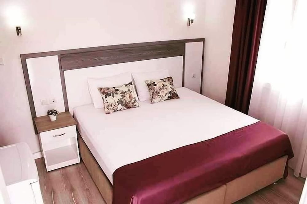 2 BEDROOMS, COMFORT, APARTMENT, KITCHENETTE