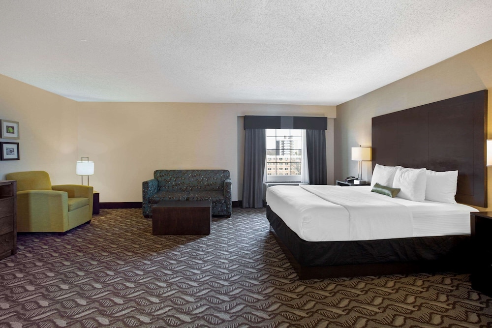 La Quinta Inn & Suites by Wyndham Springfield MA 14/43