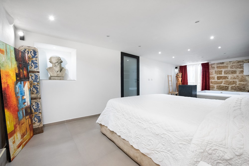 Exclusive, Suite, Double Bed, Jetted Tub, Pool Access