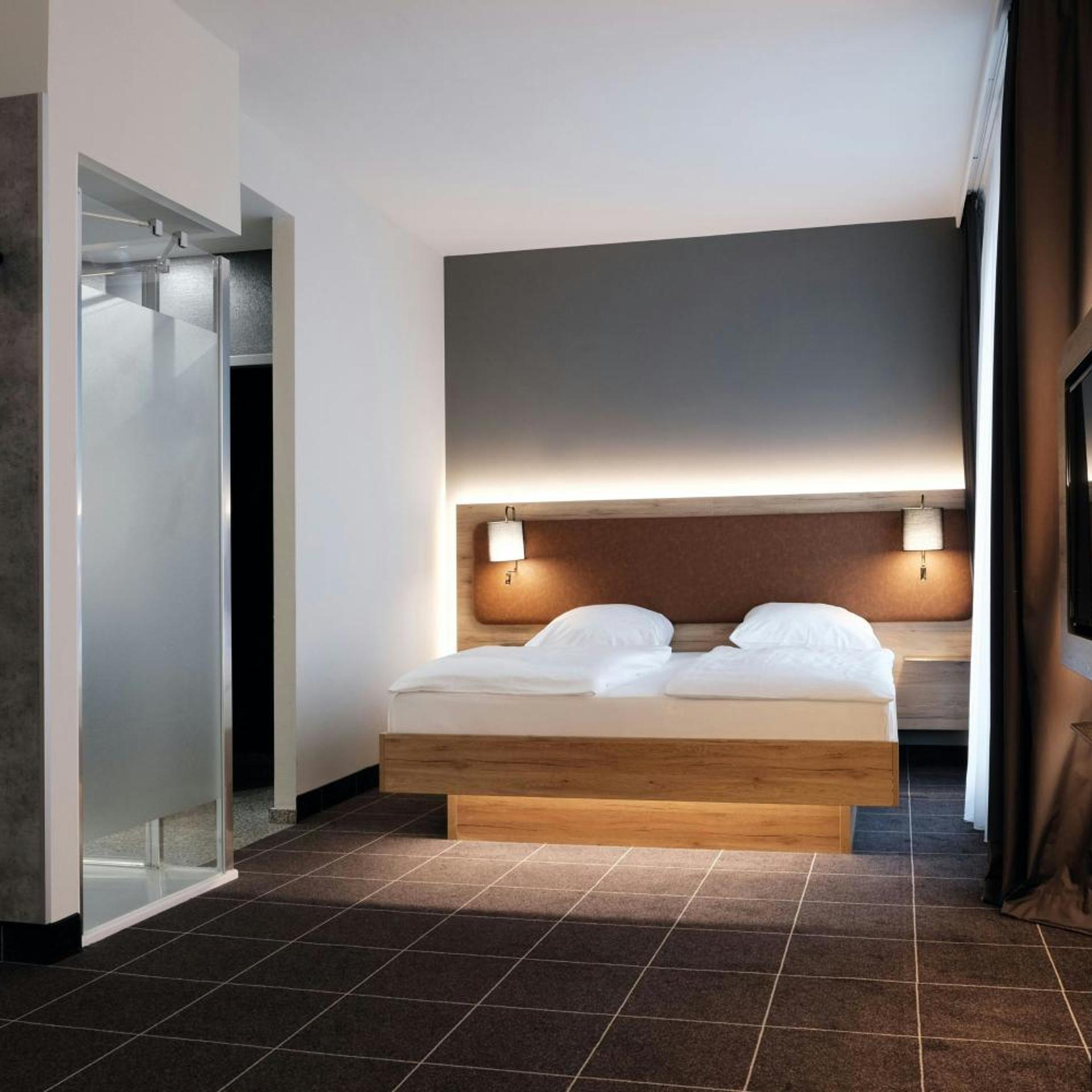 غرفة كبيرة بسرير كوين مع أريكة، FOUR POINTS FLEX by Sheraton Ratingen Dusseldorf Airport 3/10