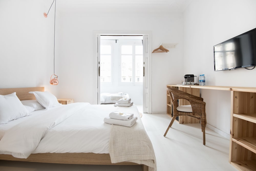 BASIC, TRIPLE, MULTIPLE BEDS, SHARED BATHROOM