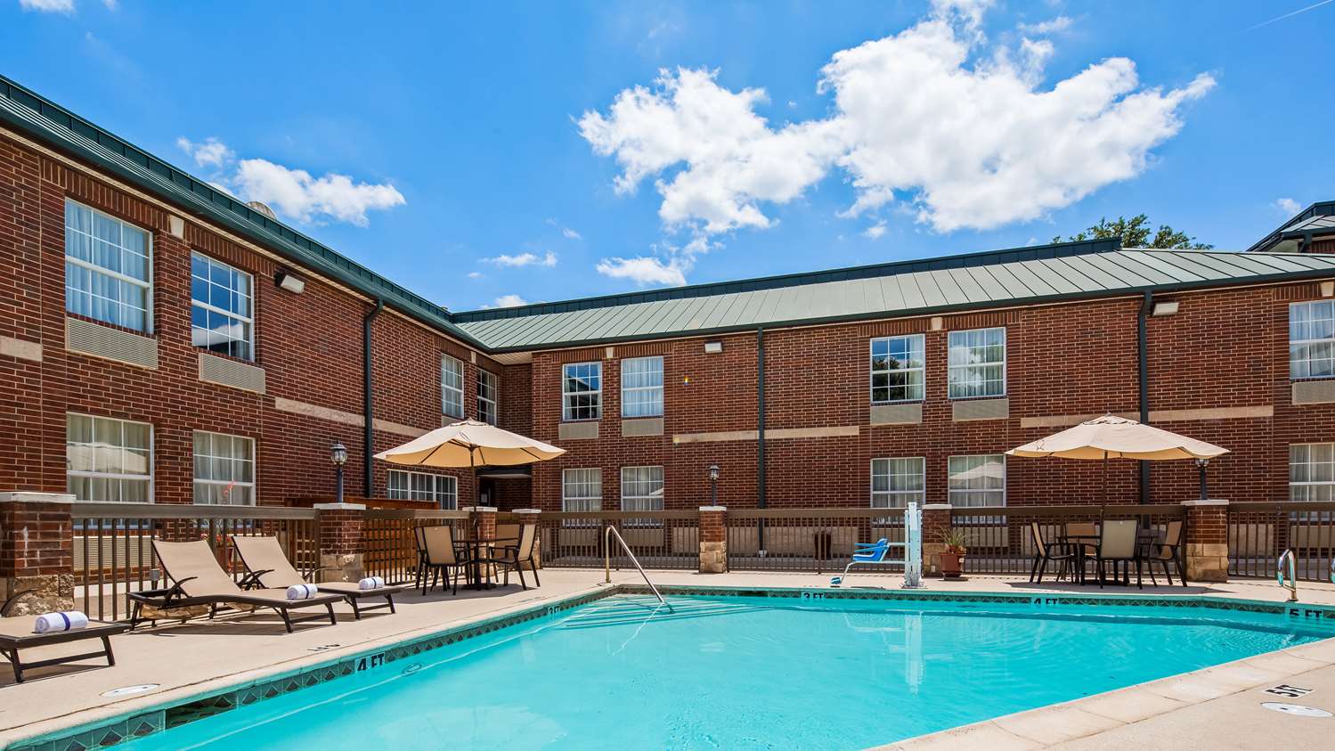 Clarion Pointe Addison Dallas North 4/12