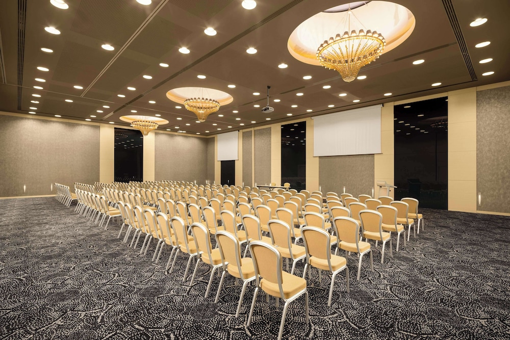 Golden Tulip Ana Dome Cluj 60/66