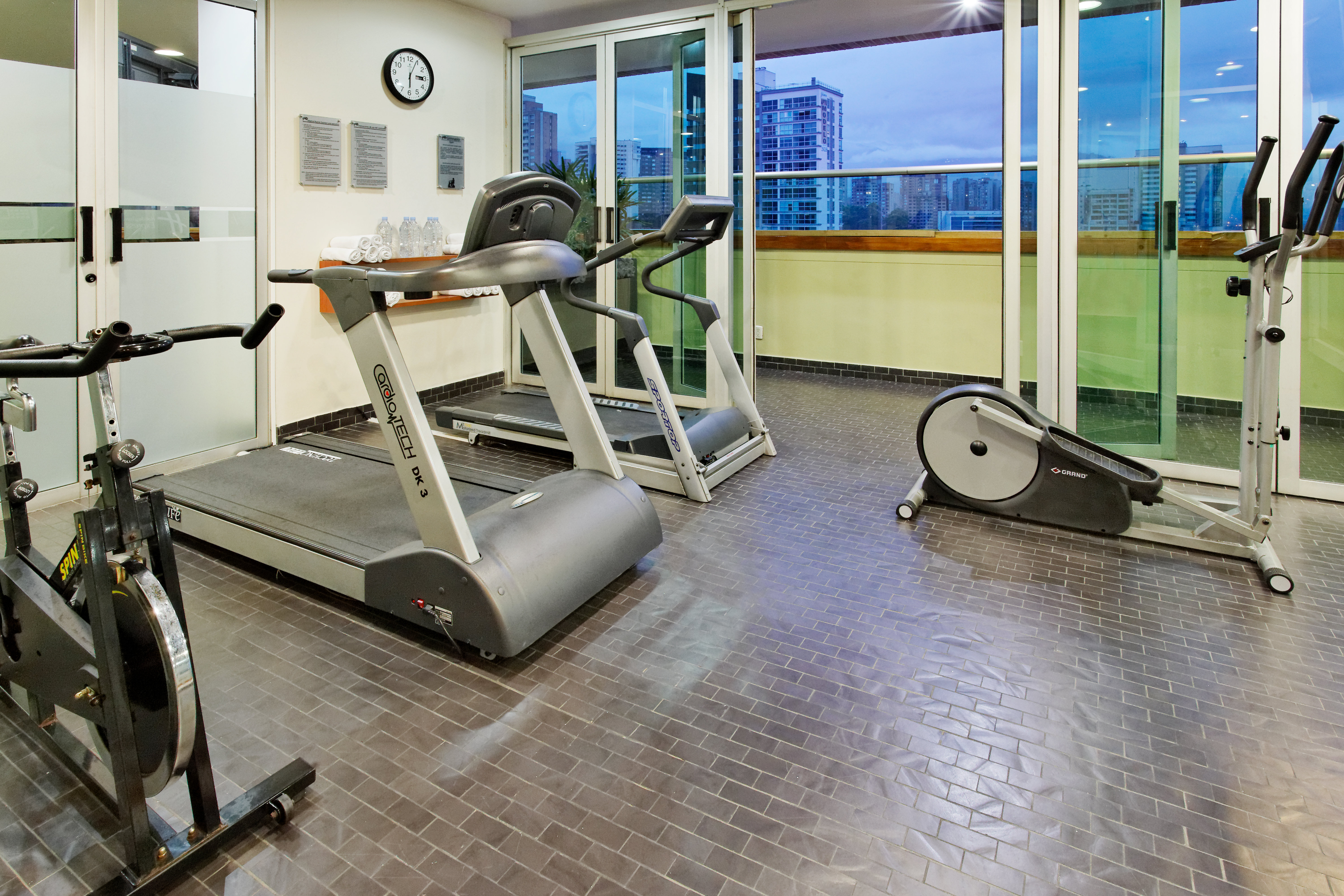 HOLIDAY INN EXPRESS MEDELLIN 26/65