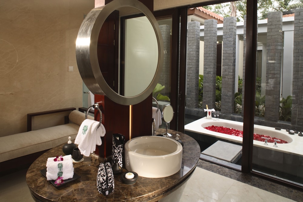 BANYAN TREE SANYA 50/50