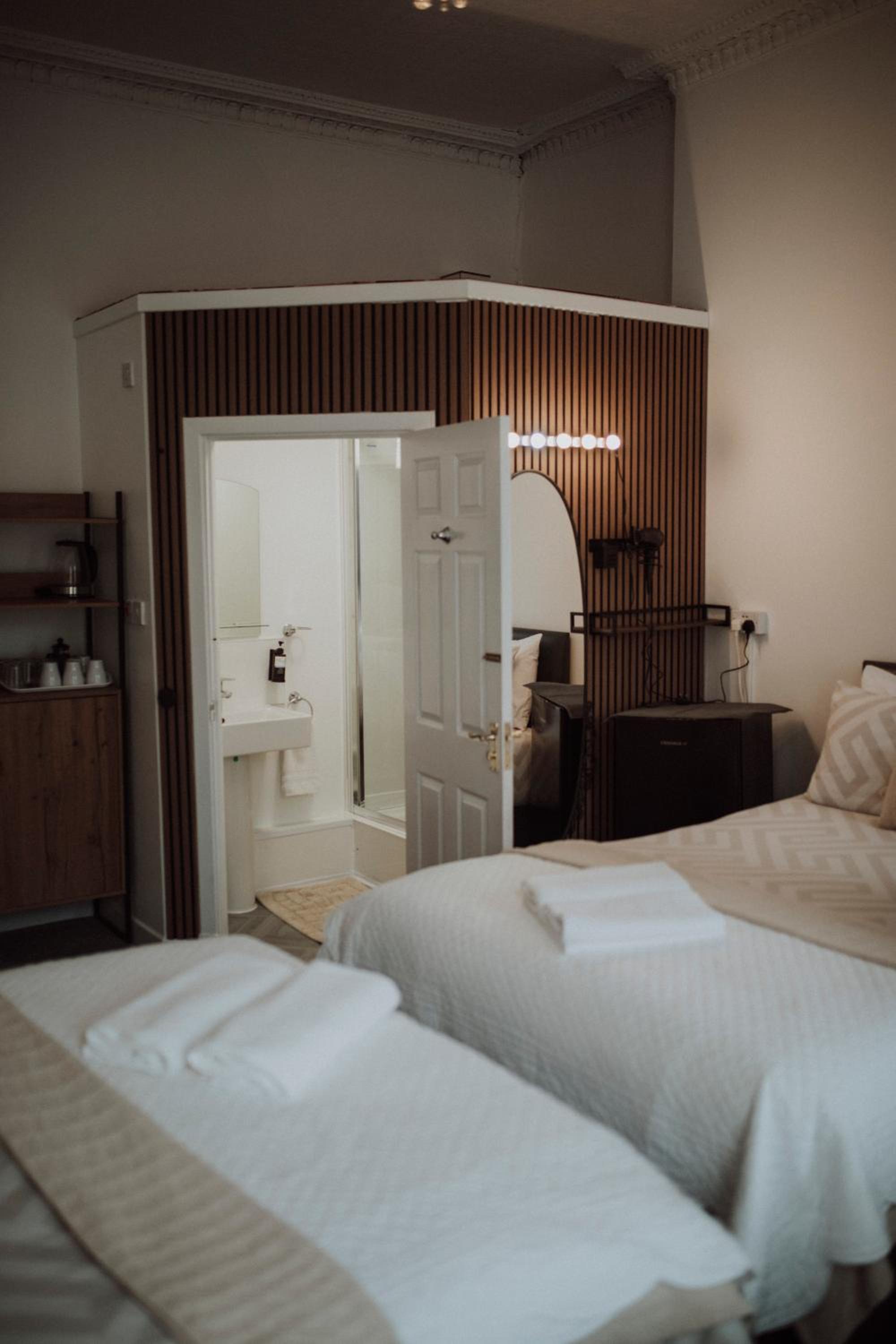غرفة سوبيريور عائلية بسريرين منفصلين وسريرين كوين، 16 PILRIG GUEST HOUSE 2/2