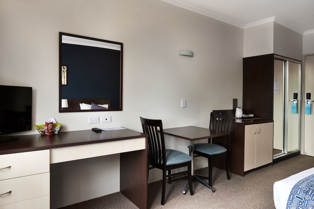 175 Hotel Westmead 35/39