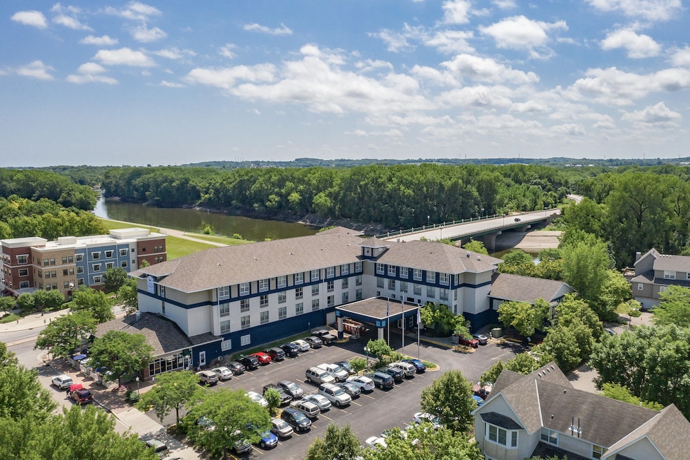 Norwood Inn And Suites Chaska 44/47