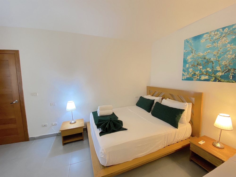 Tropicana Suites Deluxe Beach Club & Pool 23/50