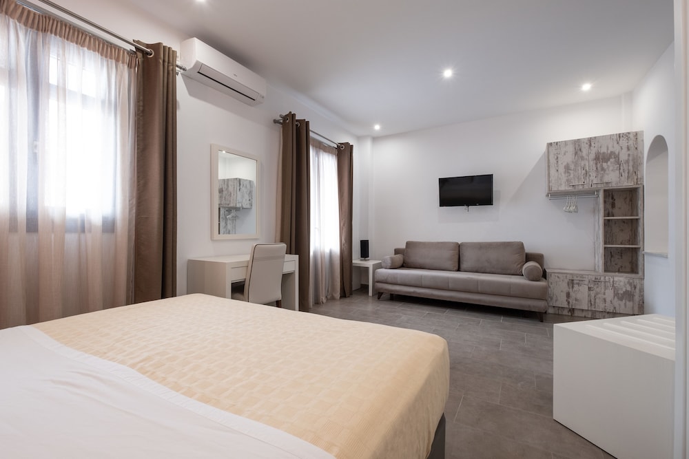 Tristhenia Hotel 23/66