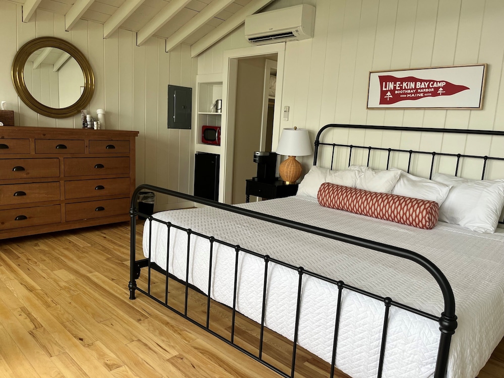 1 Bedroom, Cabin, King Bed, Water Front